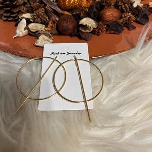 Beautiful Gold Fashion Earrings **New Never Worn**